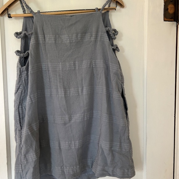 Free People Gray Blue Linen Texture Tank Top Cut Out Shoulder StripeTies Size M - Picture 2 of 11
